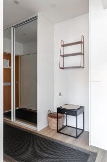 Central 1BR Apartment with Balcony & Free Parking - 3