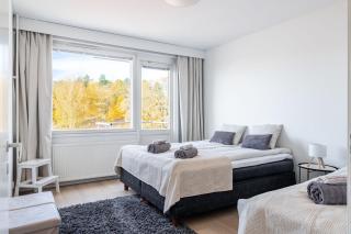 1BR Apartments next to Railway Station, Free Parking, Balcony - 6