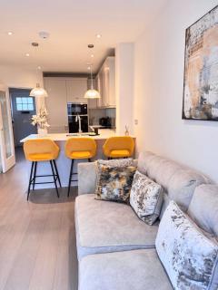 Reading Luxe Flexi-Stay- 2 to 4 Bedroom Home Suitable For Groups and Contractors - 5