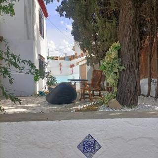 Las golondrinas casa boutique con piscina y terrazas a 10 m del centro de Granada - 1