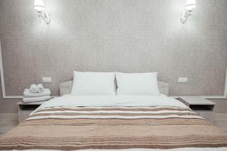 Spacious City Park Apartment - 8