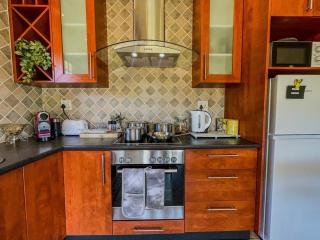 Spacious mountain-view haven - 1