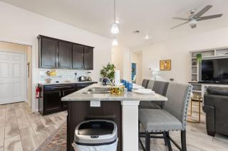 House, 6Bds, 12PPL, Good Neighborhood, Near Meta, BS&W, UMHB, Insurance, Family, Contractor, Pet Welcome Free Parking & Blazing Fast Wi-fi Onsite Book Today - 2