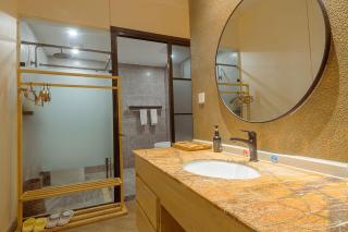Heinemann Hotel courtyard or terrace king room B106 with a jacuzzi and a local - 3