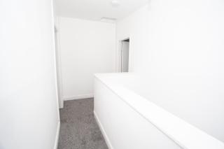 Modern 4BR Home in Dudley - 9