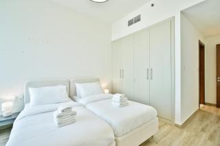 Premium 3-BR Serene Canal View High Floor - 3