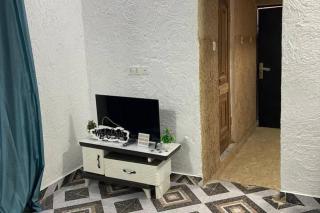 1 Bedroom House Sleeps 2 - Aircon - Free parking - Silehu - 9