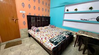 Tandon Lodge On The Ganga Ghat Homestay - 4