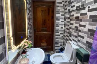 5 Bedroom House Sleeps 12 -Balcony -Hired security - 2