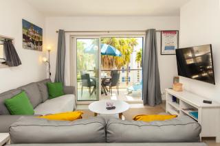 Top-Floor Marina 2 bed Apartment - 9