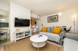 Top-Floor Marina 2 bed Apartment - 5