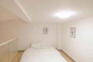 Heinemann Hotel loft suite with two king beds B306 with a jacuzzi and a local - 9