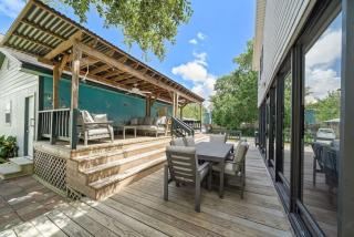 Cozy home close to Kemah Boardwalk with game room - 8