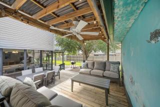 Cozy home close to Kemah Boardwalk with game room - 6