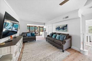 Cozy home close to Kemah Boardwalk with game room - 1