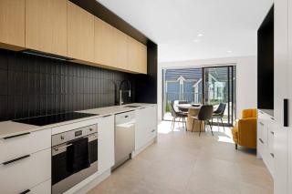 Stay in the Heart of the City 3 Bed 3 Bath - 5