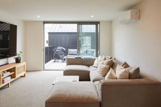 Spacious 3 Bedroom Townhouse Steps from the CBD - 7