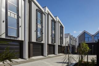 Spacious 3 Bedroom Townhouse Steps from the CBD - 1