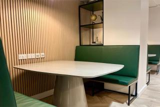 Student Only, Elegant Bronze Studio in Paddington - 1