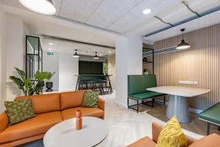 Student Only, Elegant Bronze Studio in Paddington - 4