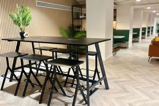 Student Only, Elegant Bronze Studio in Paddington - 8