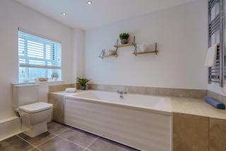 Hidden GEM Cottage Central with Parking - 4