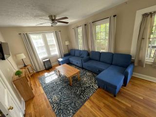 Midtown Magic- Back Unit- 10mins to Downtown - 5