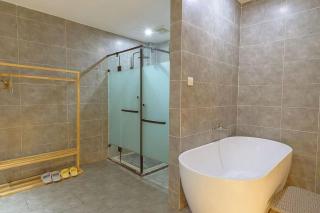 Heinemann Hotel standard king room Building A with a jacuzzi and a local - 1