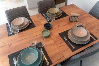 Spacious Modern 3BD Apartment - 8