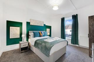 NEW! 4BR in Stanley - 6