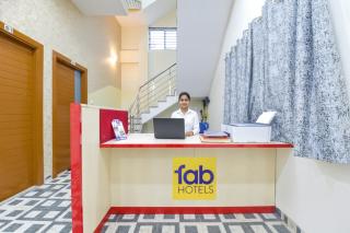 FabHotel Grand Embassy - 8
