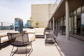 Spacious Retreat 1BE 1BA Prime Location - 4