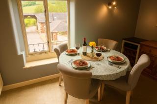 Countryside converted barn with hot tub and one parking space - 7