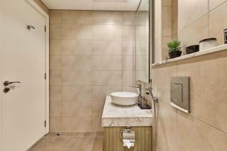 Luxury 2BR with Skyline Views Prime Business Bay Location - 8