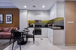 Luxury 2BR with Skyline Views Prime Business Bay Location - 5