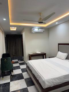 Hyatt Hotel & Aparments - 4