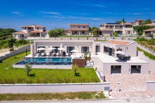 Villa Andrea Double or Twin Rooms with pool, balcony and parking - 6