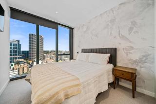 Luxury Perth CBD Apartment with Pool & Gym - 6
