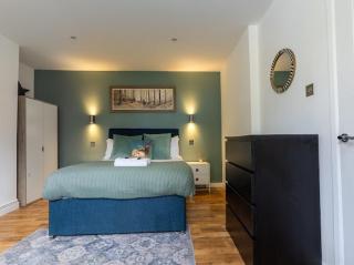 Little Gem in the Forest of Dean! Hot tub, Private garden, Dog Friendly, Smart TVs and Beautiful Historic Village Location! - 0