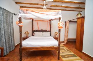 Ornella House Resort: Spacious 5-Bed Villa in Tropical Malindi - 4