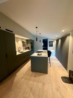 Spacious, central 3 BR house with parking - 9