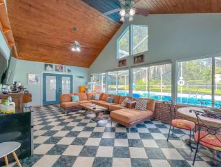 Groups Hot Tub Private Game-filled Fun - 1