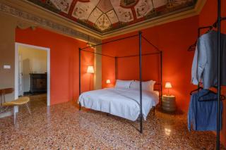 Unique Bologna Penthouse with Frescoes and Charm - 8