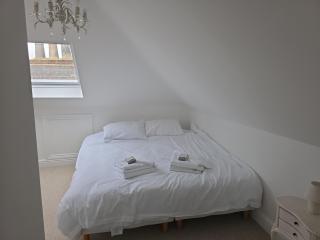 Converted Victorian Apartment 3 Superior King size Rooms - 4