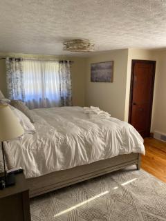 Spacious 4 bedroom Cottage close to Glendale Lake and State Park - 3