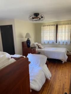 Spacious 4 bedroom Cottage close to Glendale Lake and State Park - 1