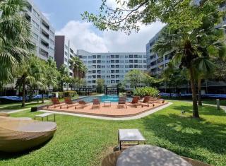 Pool View 1BR Near BTS Quiet & Cozy Stay - 8