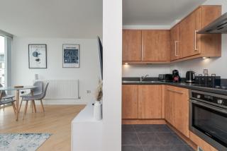 2BR Free Parking Walk to Shops, Centre & Xscape - 5