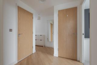 2BR Free Parking Walk to Shops, Centre & Xscape - 3