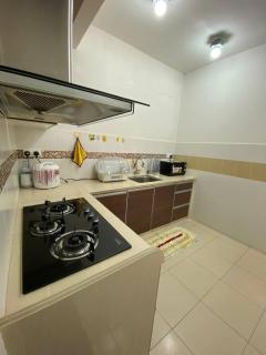 Easy Access to Airport, USM & Queensbay - 8